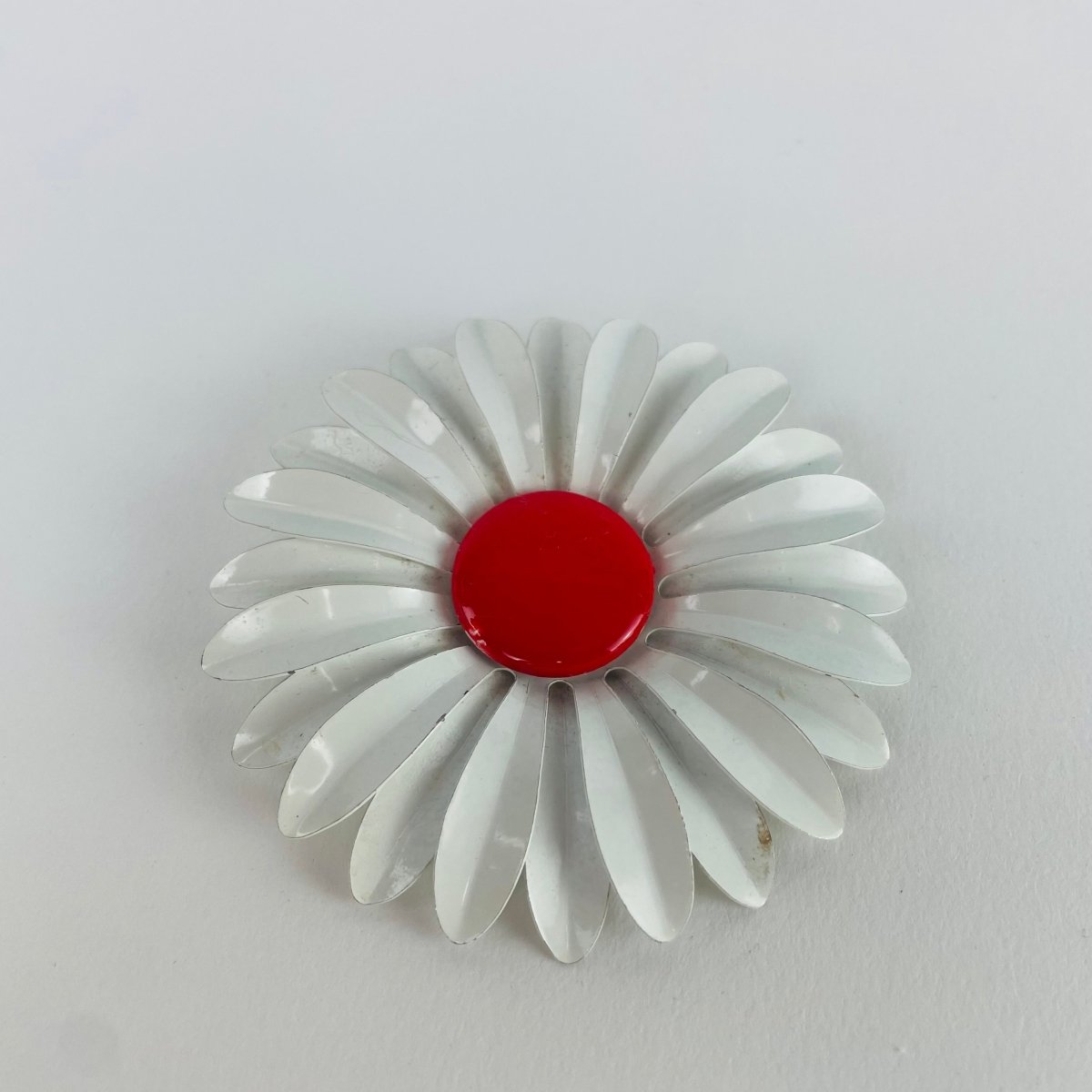 Hippy Daisy Brooch - Hart & Hive