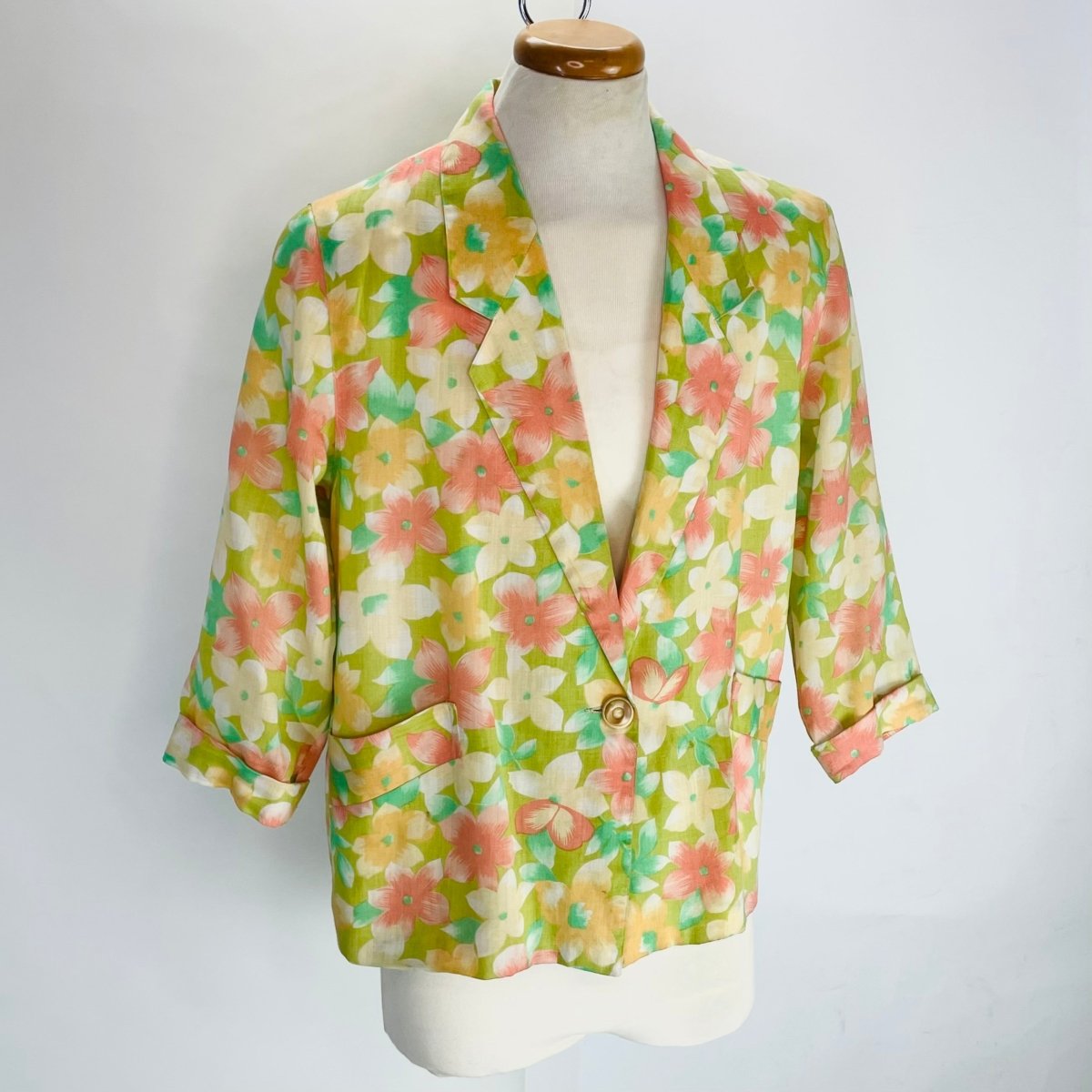 Linen Floral Blazer with ¾ Length Sleeves - Hart & Hive